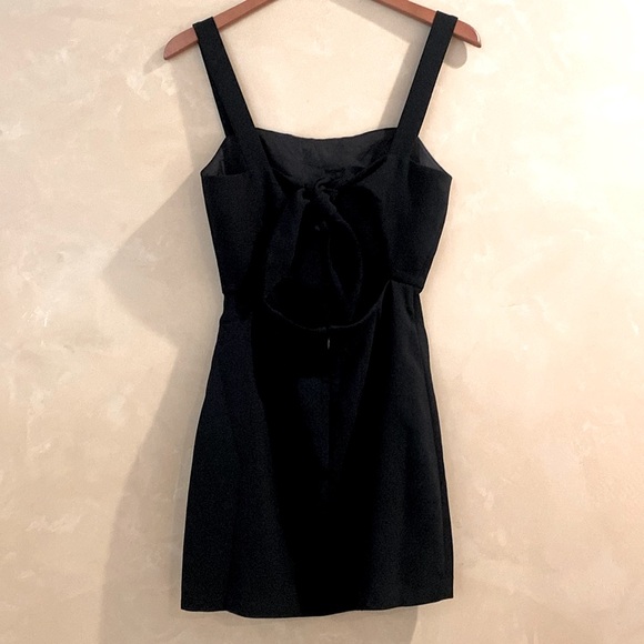 Aritzia Wilfred Aperature Tie-back Mini Dress Size: 6 Color: Black - Picture 7 of 13